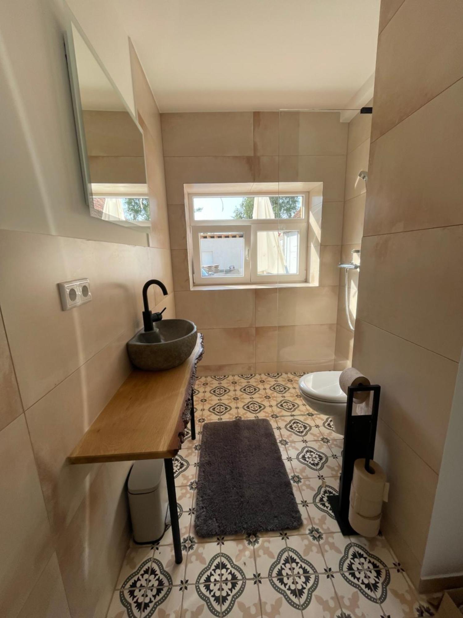 Appartement Mit 2 Schlafzimmern Und Terrasse Halle  Екстериор снимка