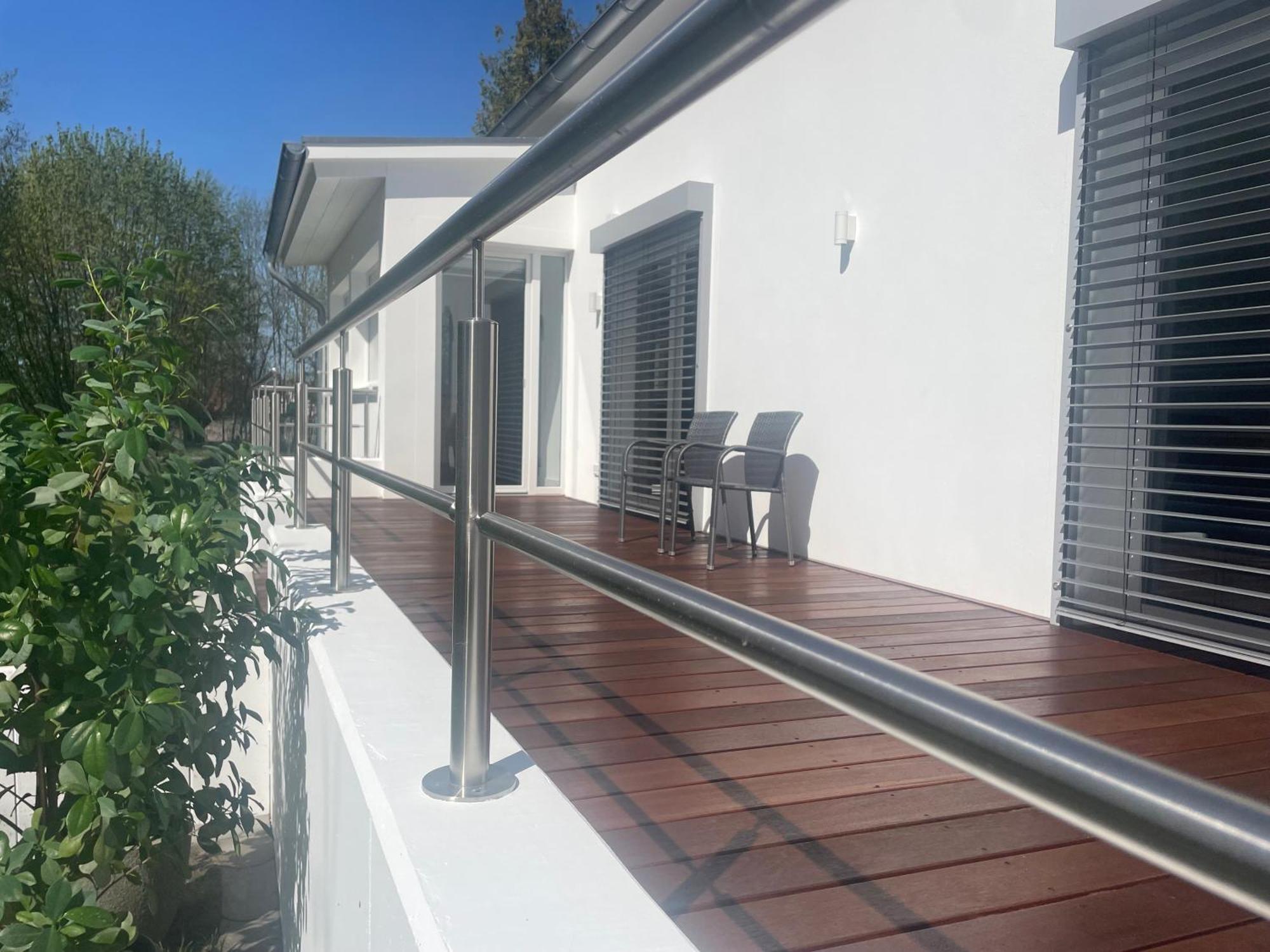 Appartement Mit 2 Schlafzimmern Und Terrasse Halle  Екстериор снимка