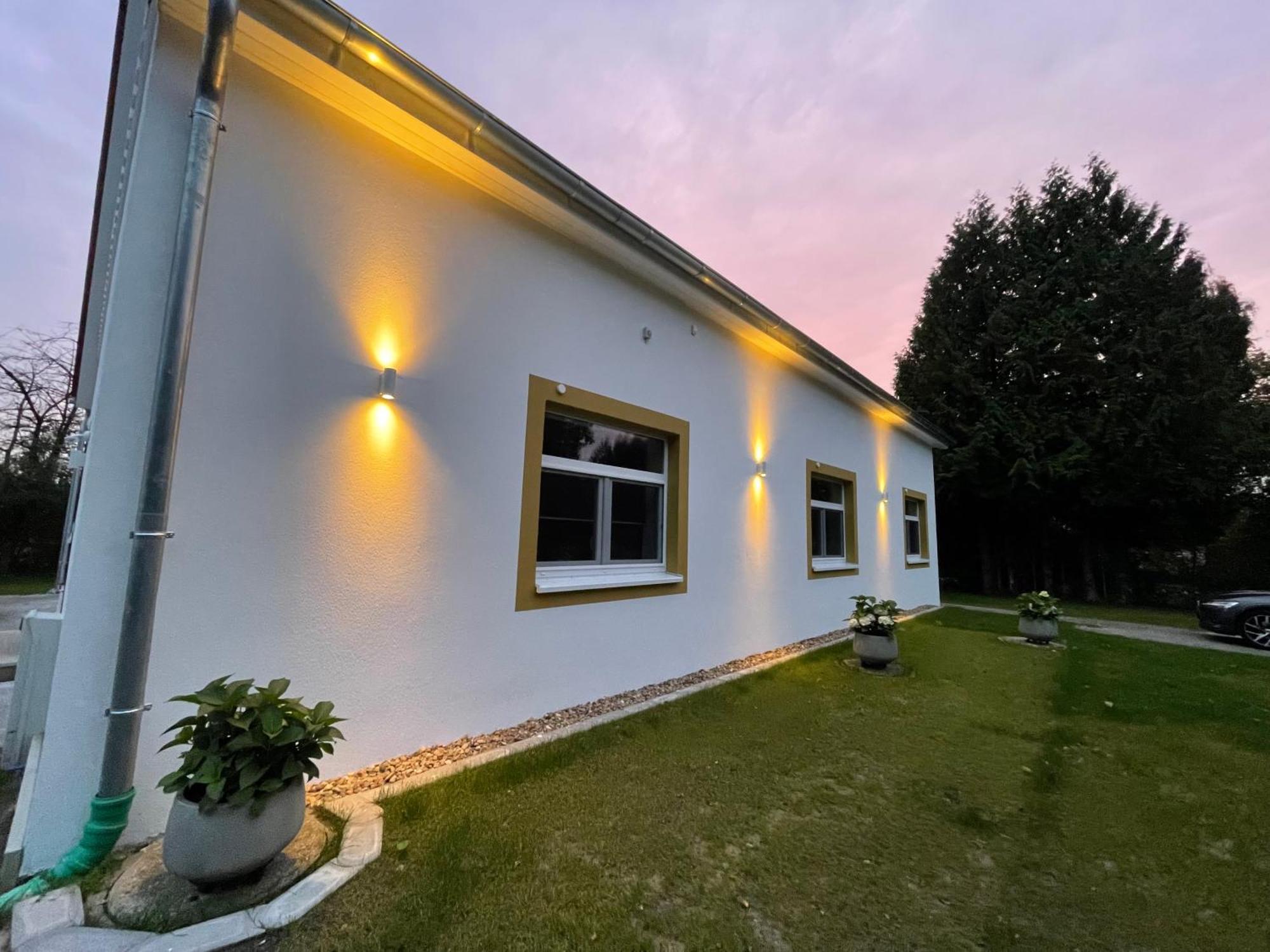 Appartement Mit 2 Schlafzimmern Und Terrasse Halle  Екстериор снимка
